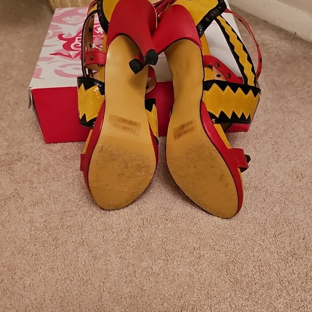 WILD ROSE RED/GOLD PLATFORM HEELS